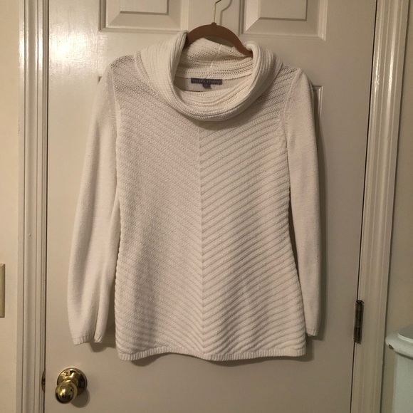 White scoop neck sweater - Picture 1 of 4